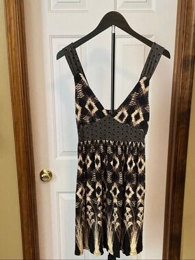 V-Neck Black and Cream Midi Dress with Crochet Waist